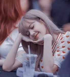 Khoảnh khắc đáng yêu của idol qua ảnh Lisa cute blend